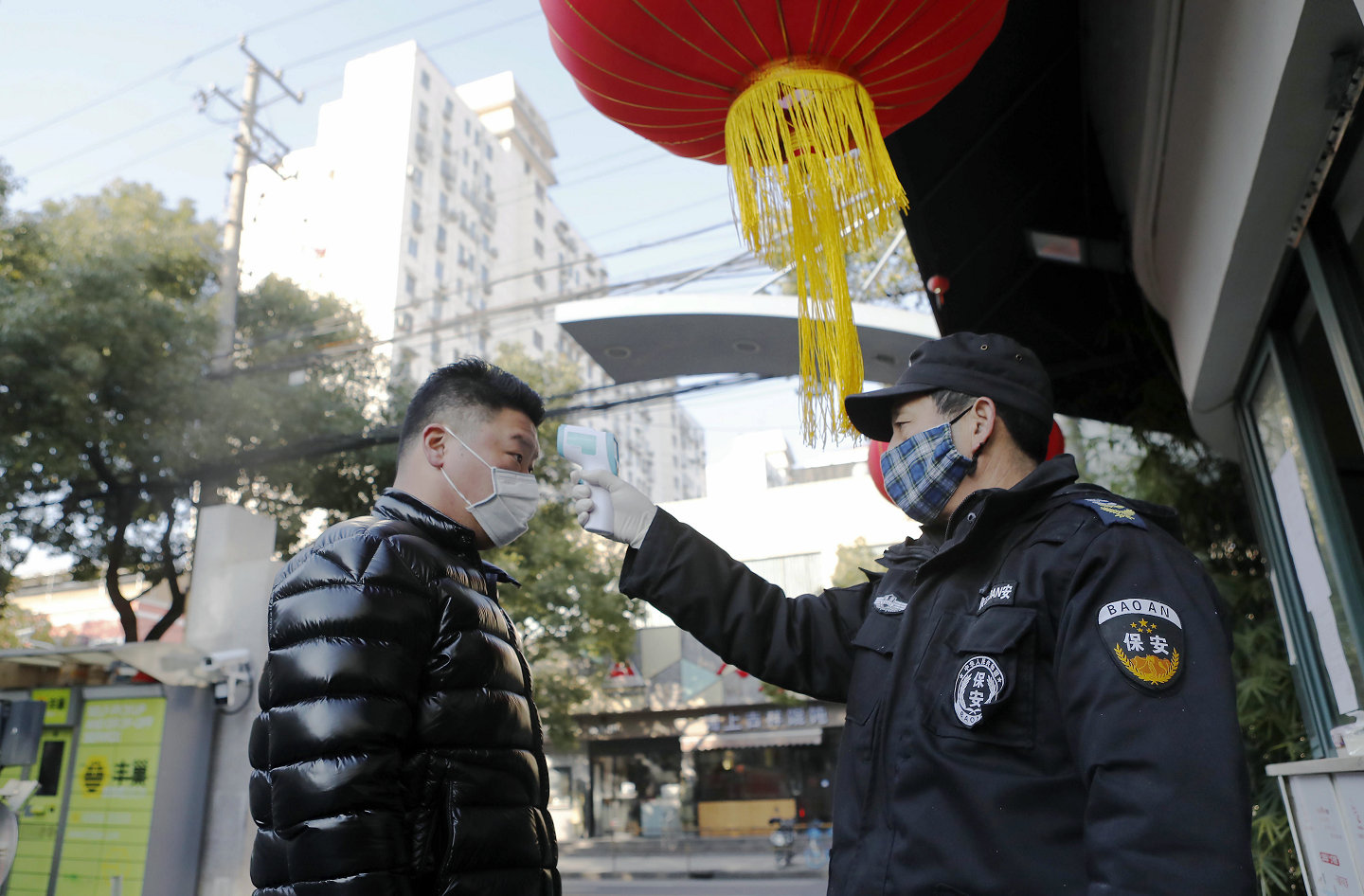 “无法保卫”的劳动价值｜保安行业的生存现状
