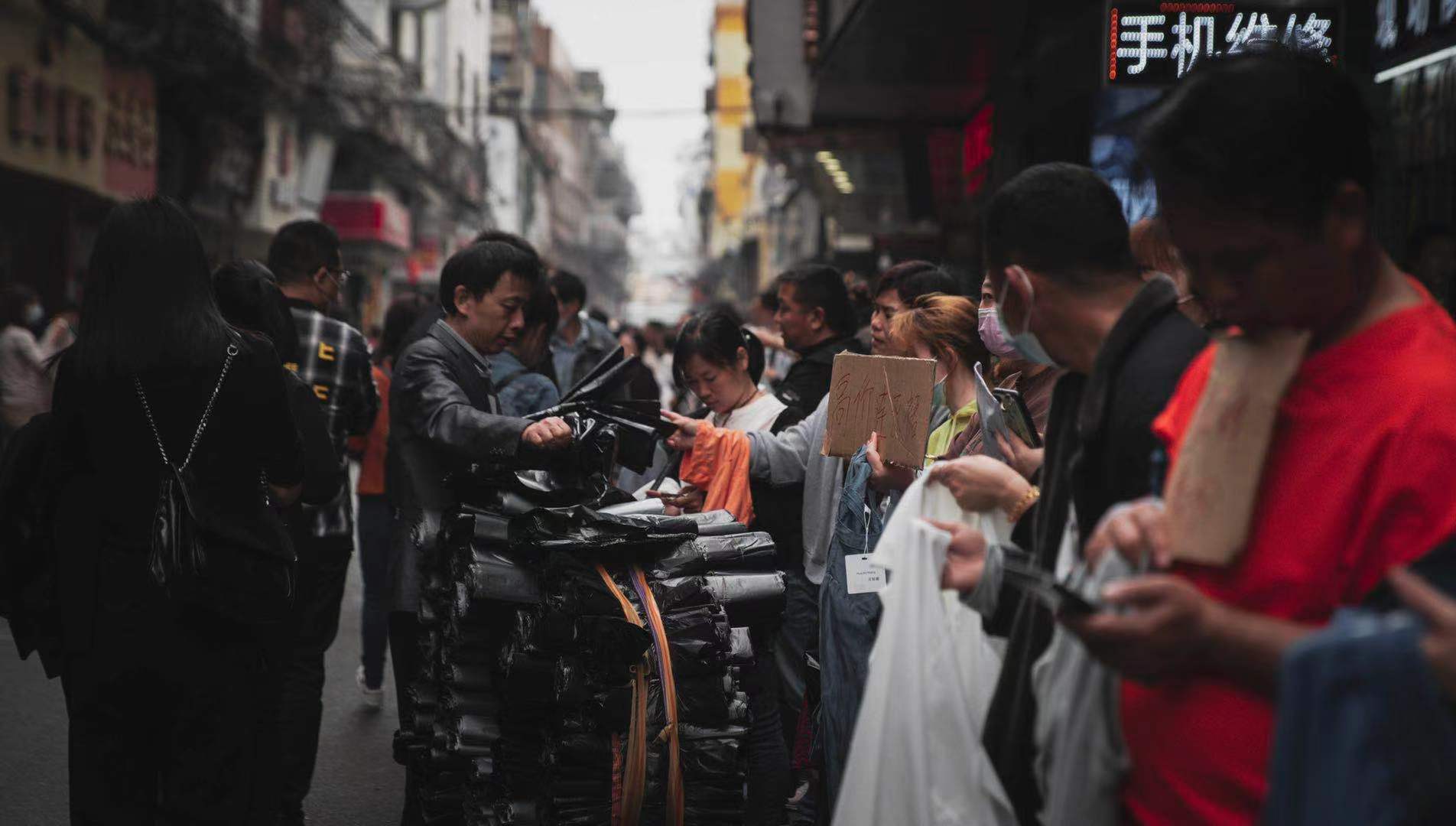 行业剪报(2021.3)｜货拉拉乱象与没有话语权的司机，外卖骑手、滴滴司机等平台劳动者罢工，关注新业态从业者权益的两会提案如何落实劳动保障？