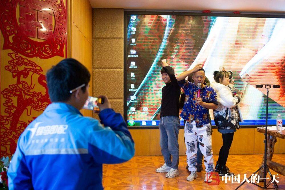 观察周报06｜外卖骑手的“两会”时刻：官方的焦点提案与消失的民间“盟主”