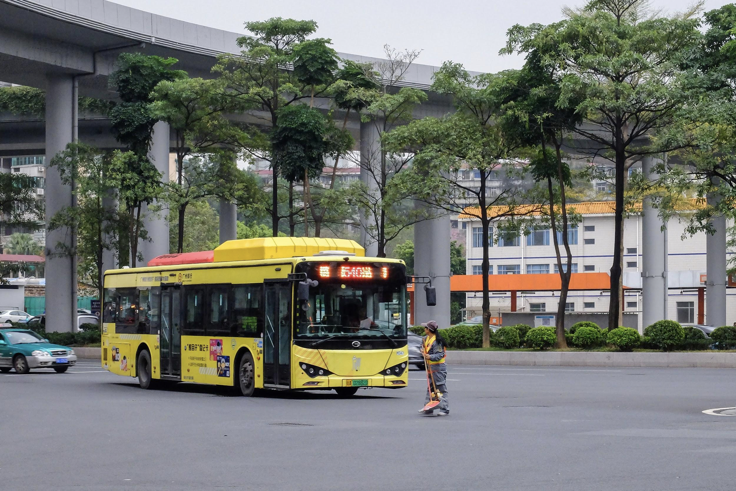 一名环卫女工的自述：工作、家庭和被车撞死的环卫工哥哥