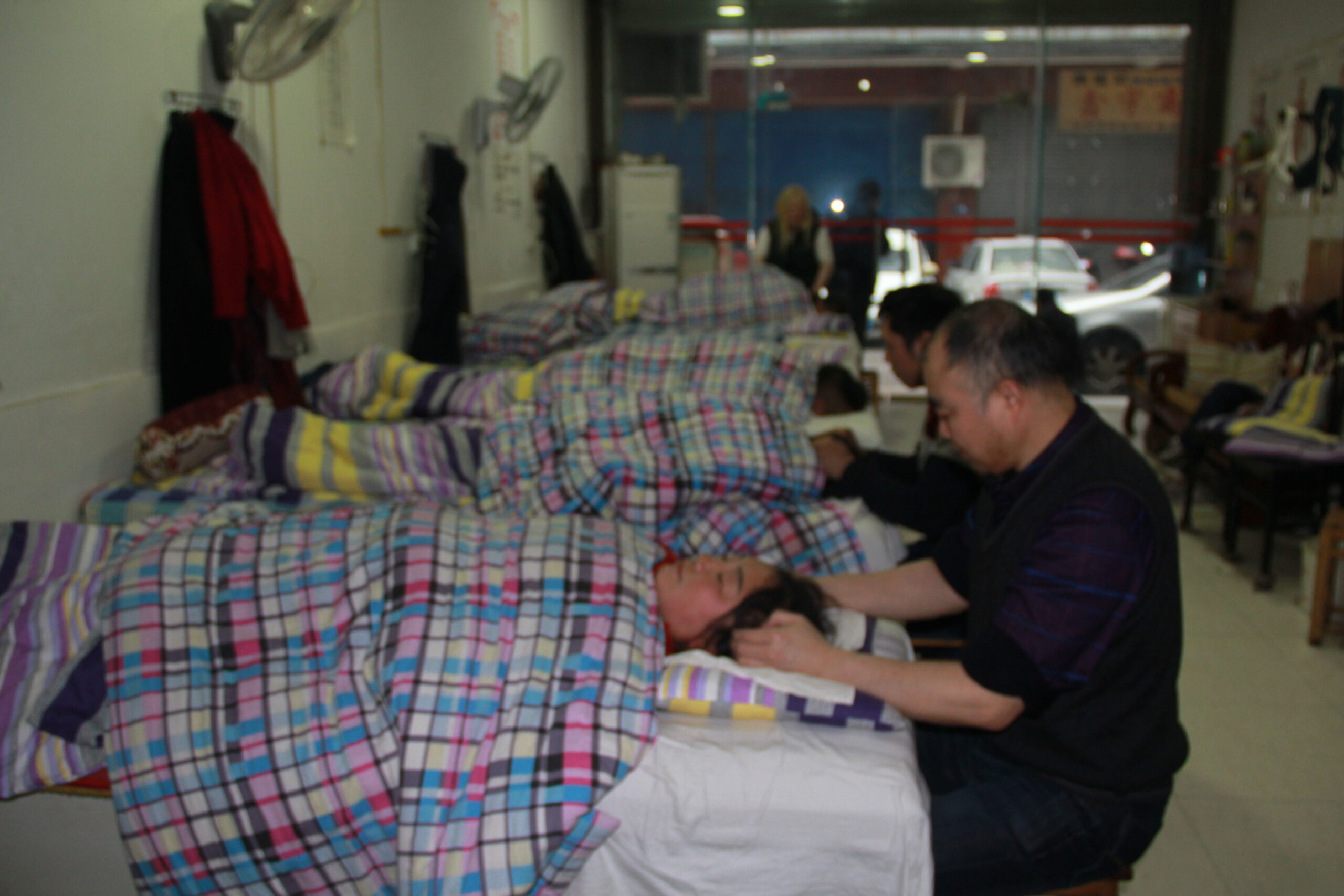 走不出的按摩店｜视障按摩师的自述：我为什么不喜欢按摩？