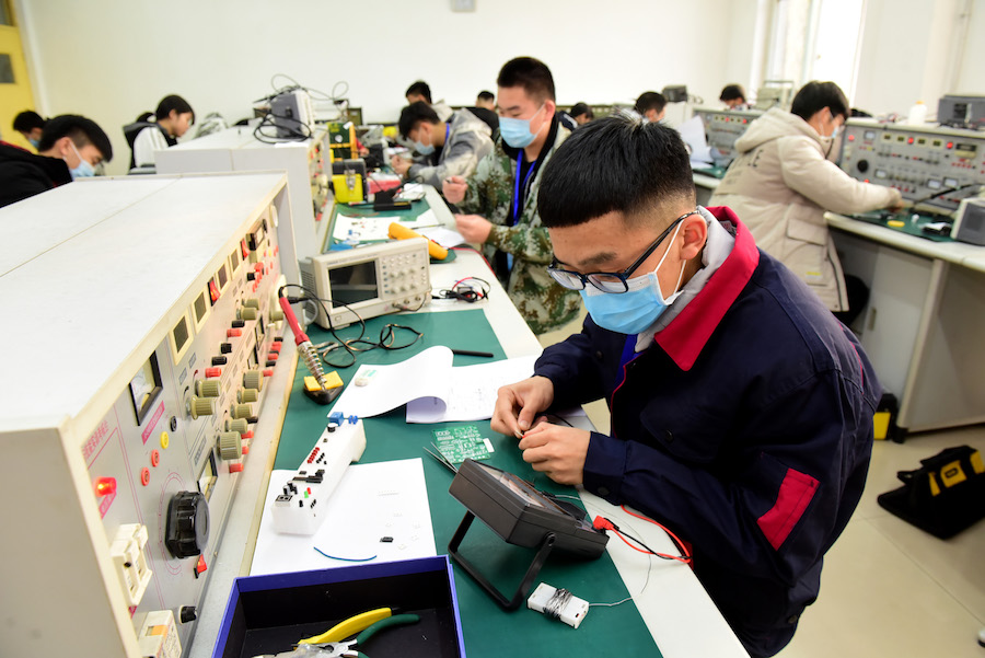 观察周报10｜职业学校的困境：从不被看见的职校生，到欠缺保障的劳动力